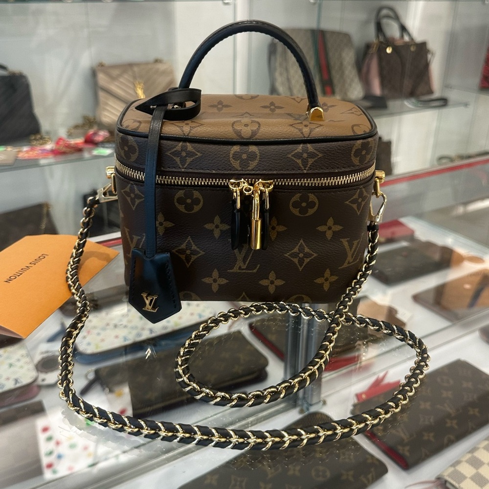 Louis Vuitton Elegant Brown Monogram Crossbody Bag